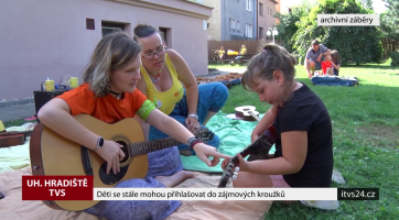 Děti se stále mohou přihlašovat do zájmových kroužků