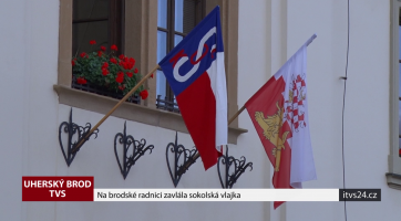 Na brodské radnici zavlála sokolská vlajka