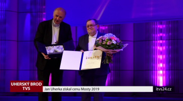 Jan Uherka získal cenu Mosty 2019