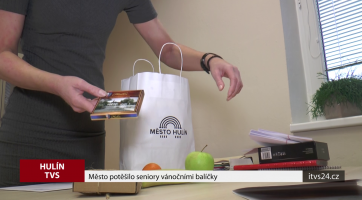 Město potěšilo seniory vánočními balíčky