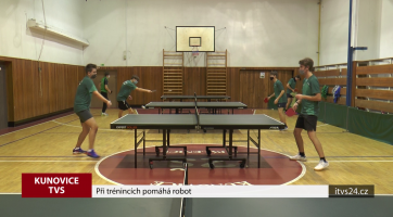 Při trénincích pomáhá robot