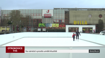 Na náměstí vyrostlo umělé kluziště
