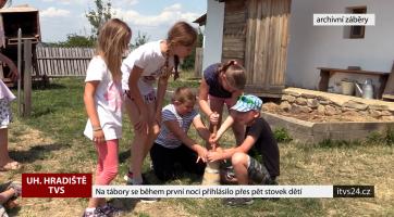 Na tábory se během první noci přihlásilo přes pět stovek dětí