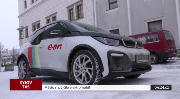 Město si půjčilo elektromobil