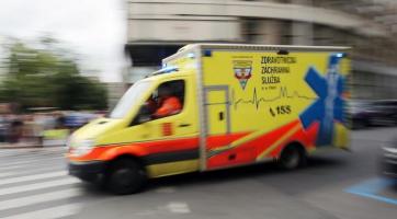 U Traplic havaroval motorkář, nehodu nepřežil