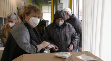 Město distribuuje respirátory lidem v hmotné nouzi