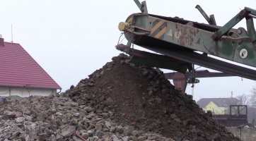 Drtič stavebního odpadu vytvořil přes tisíc tun recyklátu