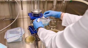 Univerzita Tomáše Bati jako jediná v ČR testuje roušky