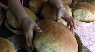 V Sidonii pekli velikonoční chleba ve sklářské peci 