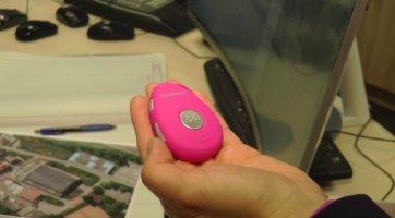 Vsetínská radnice zavádí do provozu SOS tlačítka pro seniory