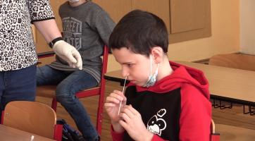 Žáci prvního stupně se začali ve školách testovat
