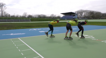 In-line bruslaři se dál prohání po oválu
