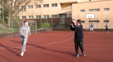 Kyjovští basketbalisté trénují u školy