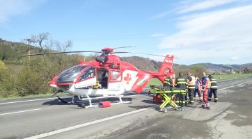Vážná dopravní nehoda na Vsetínsku. Řidičku musel transportovat vrtulník