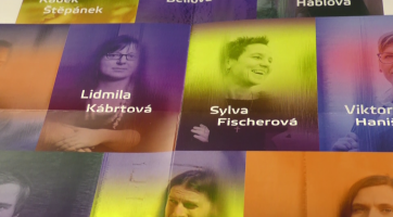 Spisovatelé besedují se studenty on-line