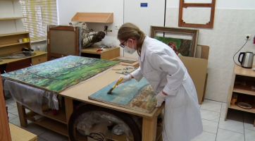 Obec nechala zrestaurovat obrazy