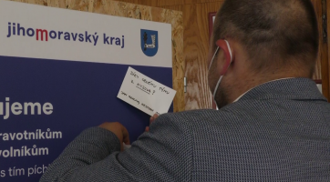 V očkovacím centru přibyla nástěnka se vzkazy