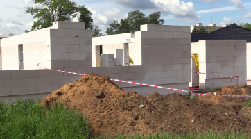 Město připravilo web o pozemcích na Hutníku