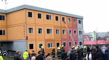 Soud snížil odškodné obyvatelům pavlačáku u polikliniky