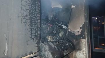 Požár v sedmipatrovém bytovém domě uvěznil imobilního důchodce