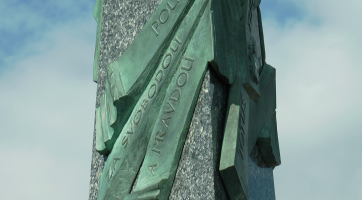 Návštěvu papeže připomíná nový památník