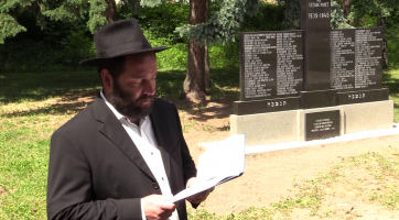 Město přesunulo památník obětí holocaustu