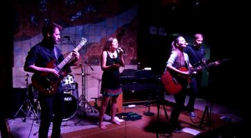 Anna Lukášová & Litera aneb Není To Špatný