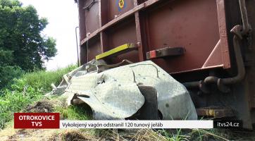 Vykolejený vagón v Otrokovicích zatarasil vlečkový přejezd. Na jeho odstranění bylo zapotřebí 120 tunového jeřábu.