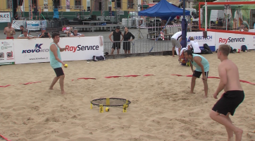 Na Slováckém létě se představil také spikeball