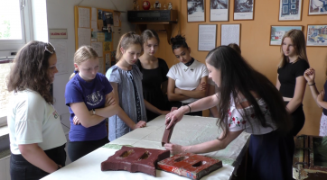 Dívky ze Slovenska si vyzkoušely modrotisk