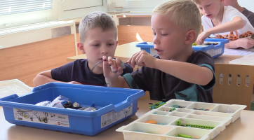 Děti si vyzkoušely naprogramovat robotickou stavebnici