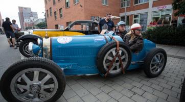 Na Barumce se opět představí oblíbené bugatky. Za volant usedne i uznávaný kardiochirurg