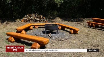 Vrch Radošov ukrývá grilovací místo