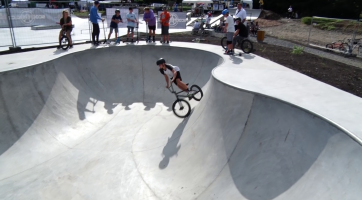 Otrokovický skatepark otevřely závody kol, skateboardů i koloběžek