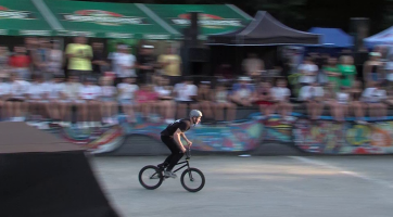 Iveta Miculyčová zvládla jako první žena backflip