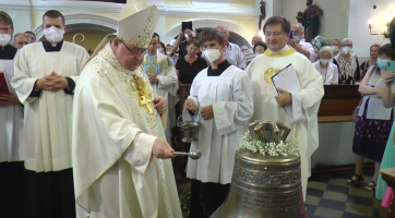 Kardinál Duka posvětil ve Vsetíně kostelní zvony