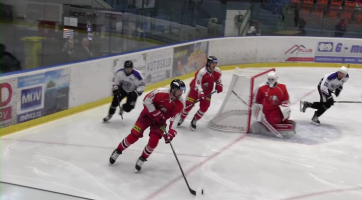 Hokejisté slavili i pomáhali