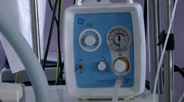 Kapka Naděje věnovala Baťově nemocnici pět resuscitátorů