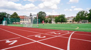 Za obnovený sportovní areál na Mojmíru získalo město čestné uznání