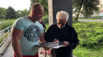 Robert Vano zahájil výstavu svých fotografií