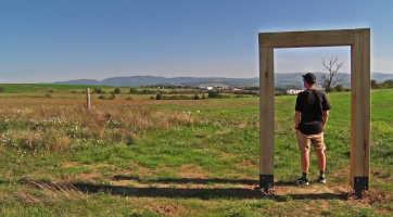 Turisté vstoupí třemi branami přímo do Bílých Karpat