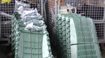 Technické služby dávají kompostéry zdarma