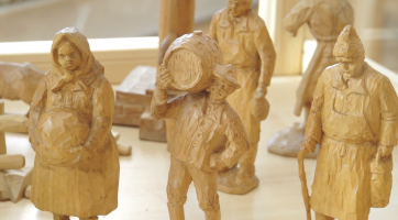 V domě kultury vystavují dřevořezby Františka Gajdy