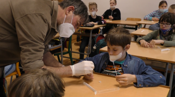 Ve školách se bude podle nařízení vlády opět testovat