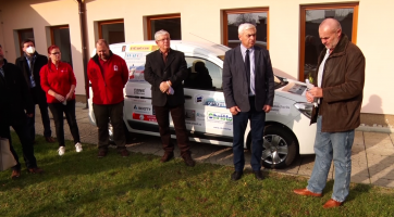 Charita převzala pro pečovatelskou službu nové auto