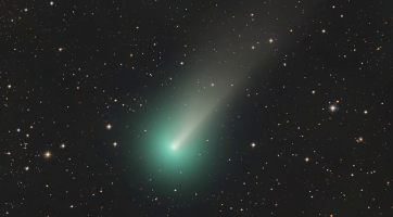 Na adventní ranní obloze bloudí kometa Leonard