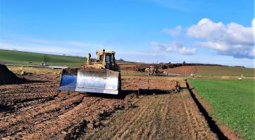 Stavba úseku dálnice D49 z Hulína do Fryštáku začala zemními pracemi