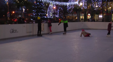 Na otrokovickém náměstí se bruslí
