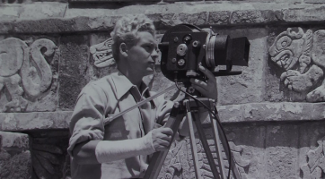 Město připravilo pietní místo k památce Miroslava Zikmunda