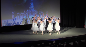 Umění na plátně předvedl Bolšoj balet, před plátnem žákyně ZUŠ